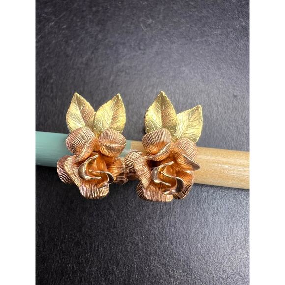 Vintage Krementz Rose and yellow gold tone Flower Leaf Screw Back Earrings - Picture 9 of 16